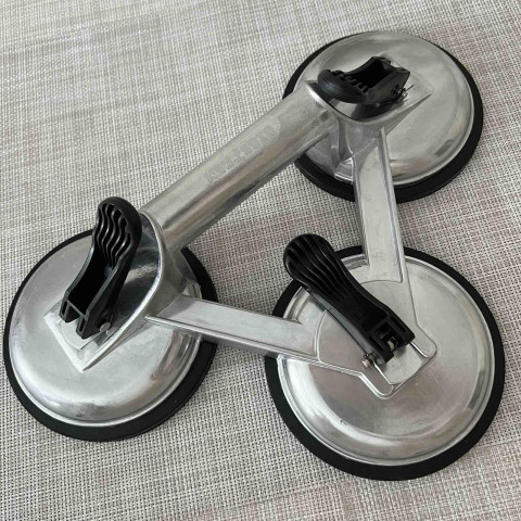 Тройная присоска-держатель Bigstren 22361