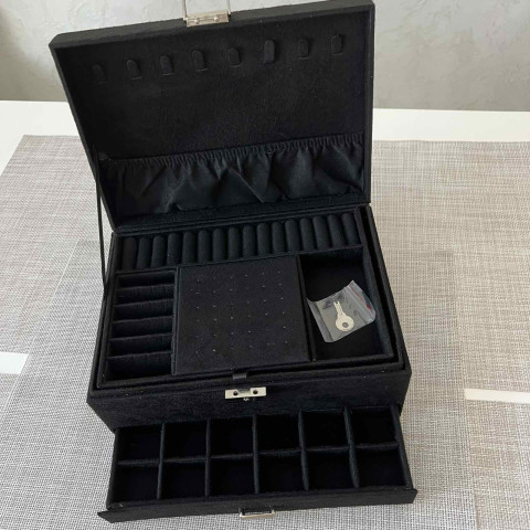 Скринька-футляр Soulima для коштовностей чорний