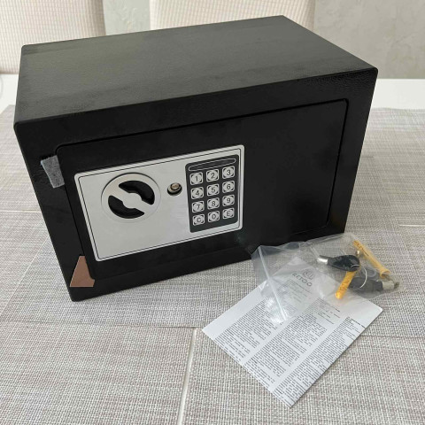 Сейф с электронным замком и ключом Malatec 22627